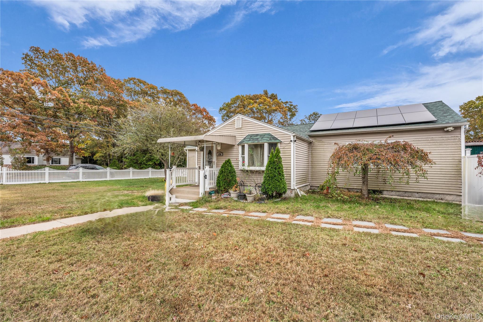 Mastic, New York, 11950, United States, 4 Bedrooms Bedrooms, ,3 BathroomsBathrooms,Residential,For Sale,1990878