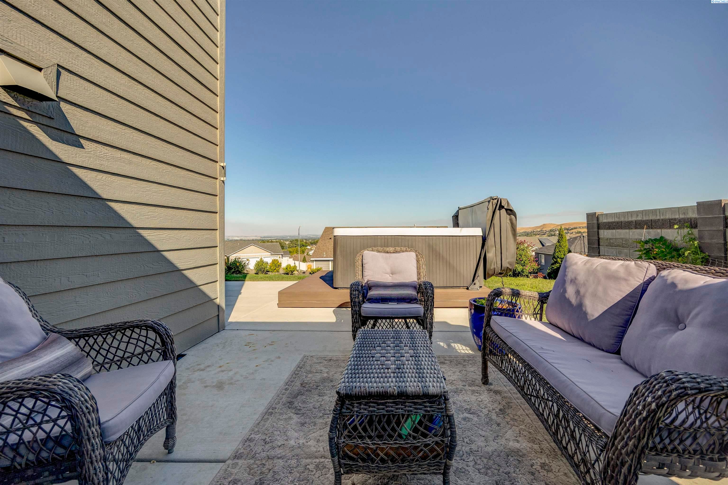 Kennewick, Washington, 99338, United States, 5 Bedrooms Bedrooms, ,3 BathroomsBathrooms,Residential,For Sale,1914232