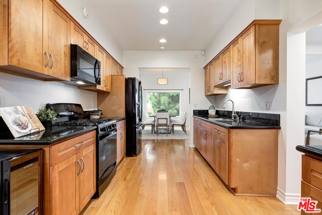 Pacific Palisades, California, 90272, United States, 3 Bedrooms Bedrooms, ,4 BathroomsBathrooms,Residential,For Sale,1993349