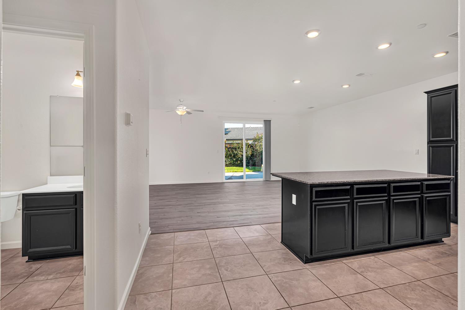 Los Banos, California, 93635, United States, 4 Bedrooms Bedrooms, ,3 BathroomsBathrooms,Residential,For Sale,1974667