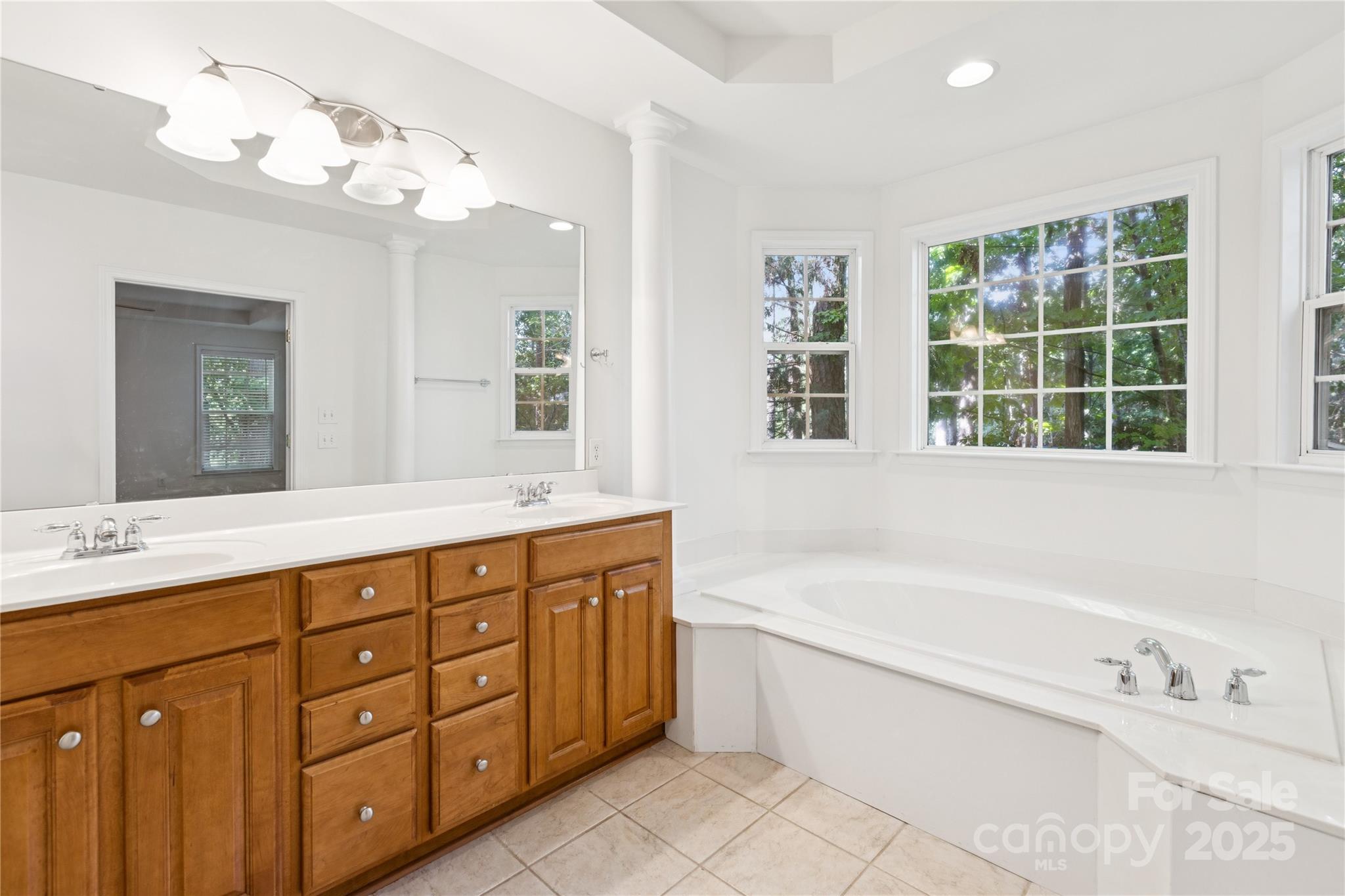Tega Cay, South Carolina, 29708, United States, 4 Bedrooms Bedrooms, ,4 BathroomsBathrooms,Residential,For Sale,1906873