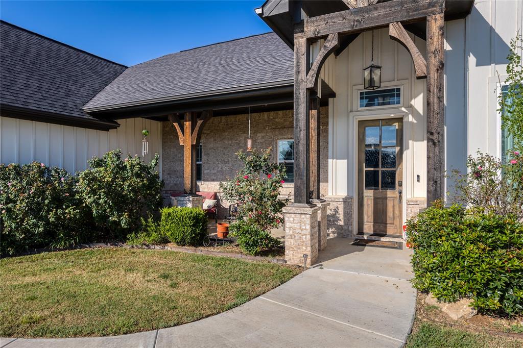 Springtown, Texas, 76082, United States, 4 Bedrooms Bedrooms, ,2 BathroomsBathrooms,Residential,For Sale,1980102