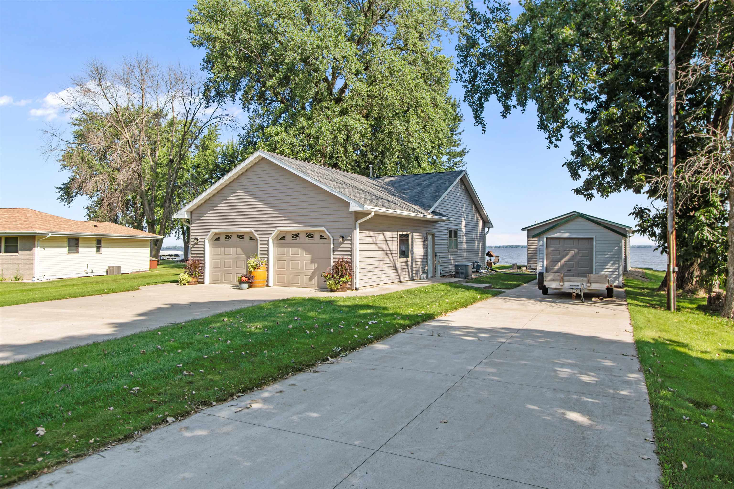 WINNECONNE, Wisconsin, 54986, United States, 2 Bedrooms Bedrooms, ,2 BathroomsBathrooms,Residential,For Sale,1926220