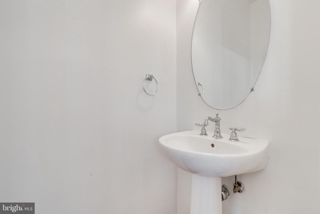 Chantilly, Virginia, 20152, United States, 4 Bedrooms Bedrooms, ,3 BathroomsBathrooms,Residential,For Sale,1988850