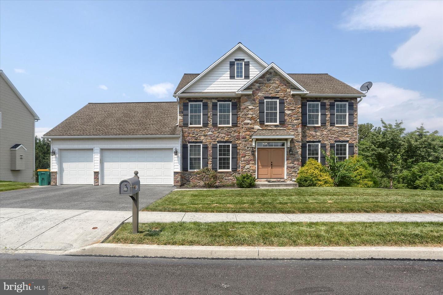 Mechanicsburg, Pennsylvania, 17050, United States, 5 Bedrooms Bedrooms, ,5 BathroomsBathrooms,Residential,For Sale,1910880