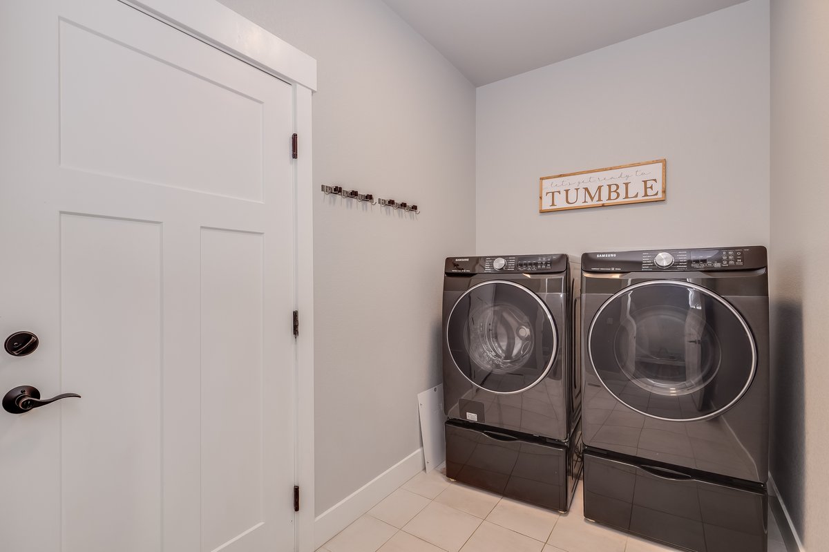 Cheyenne, Wyoming, 82009, United States, 5 Bedrooms Bedrooms, ,3 BathroomsBathrooms,Residential,For Sale,2012088