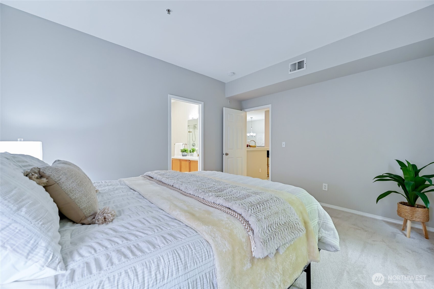Bothell, Washington, 98011, United States, 2 Bedrooms Bedrooms, ,1 BathroomBathrooms,Residential,For Sale,1933100