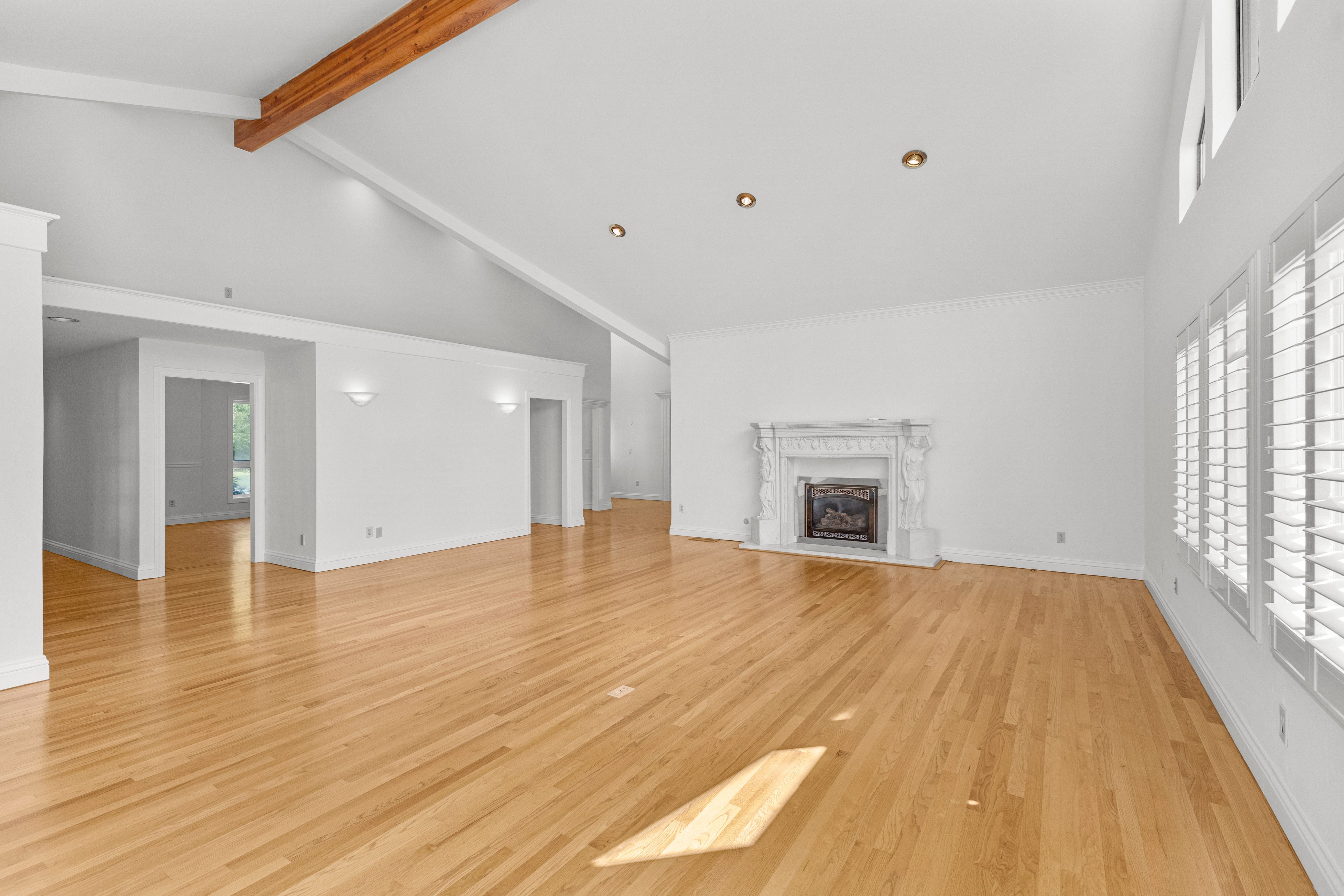  Elegant Custom Home in Gated Silver Maple - 物件實景