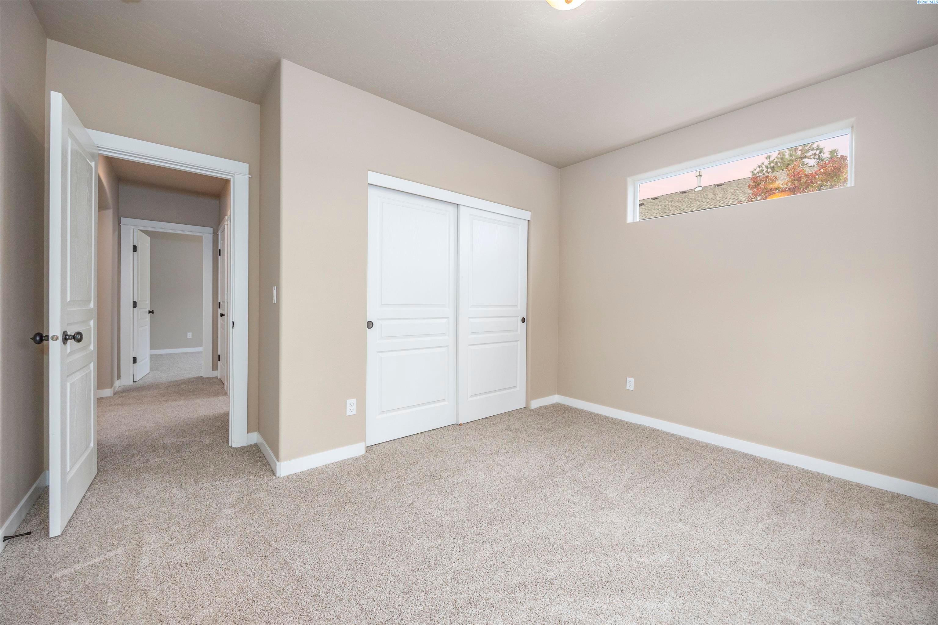 Richland, Washington, 99354, United States, 4 Bedrooms Bedrooms, ,2 BathroomsBathrooms,Residential,For Sale,1981537