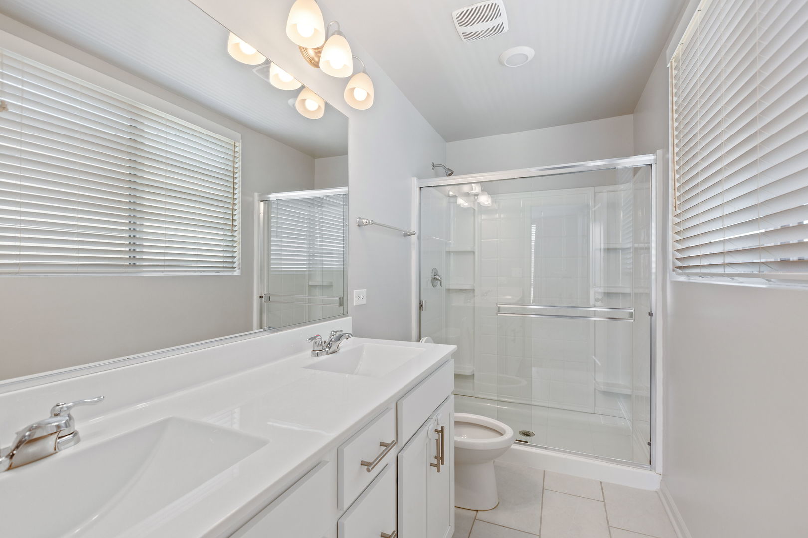Schaumburg, Illinois, 60173, United States, 3 Bedrooms Bedrooms, ,3 BathroomsBathrooms,Residential,For Sale,1868457