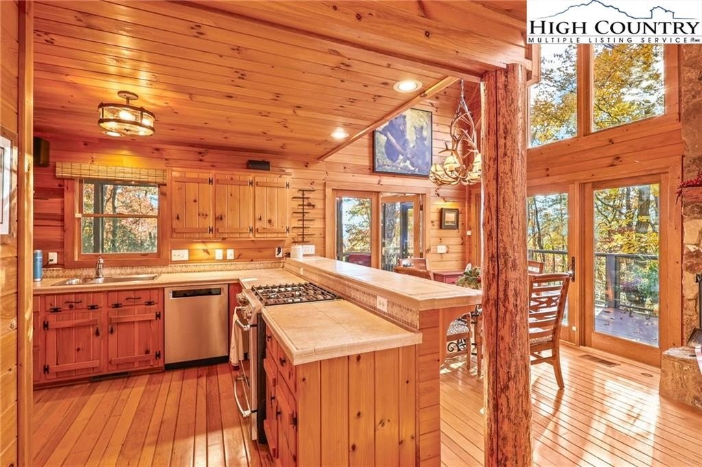 Ferguson, North Carolina, 28624, United States, 2 Bedrooms Bedrooms, ,2 BathroomsBathrooms,Residential,For Sale,1996766