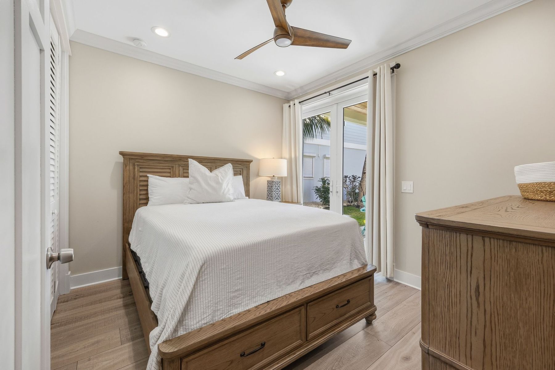  Modern Waterfront Home with Private Dock - 物件實景