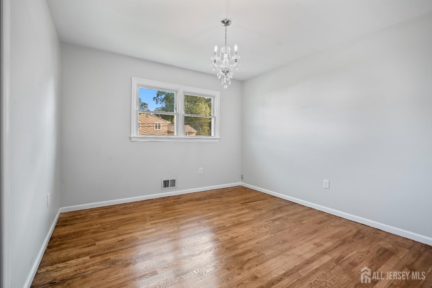 Edison, New Jersey, 08817, United States, 4 Bedrooms Bedrooms, ,2 BathroomsBathrooms,Residential,For Sale,1900843