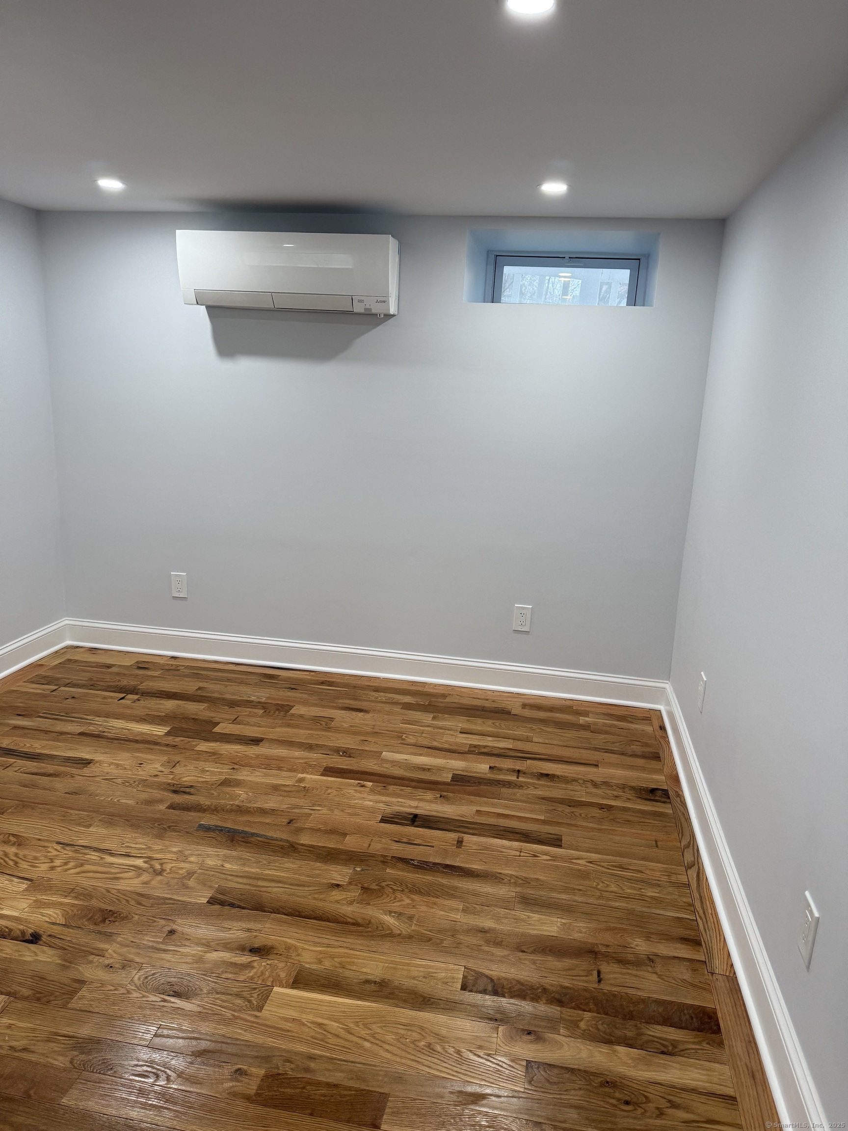 Waterbury, Connecticut, 06704, United States, 12 Bedrooms Bedrooms, ,3 BathroomsBathrooms,Residential,For Sale,1920350