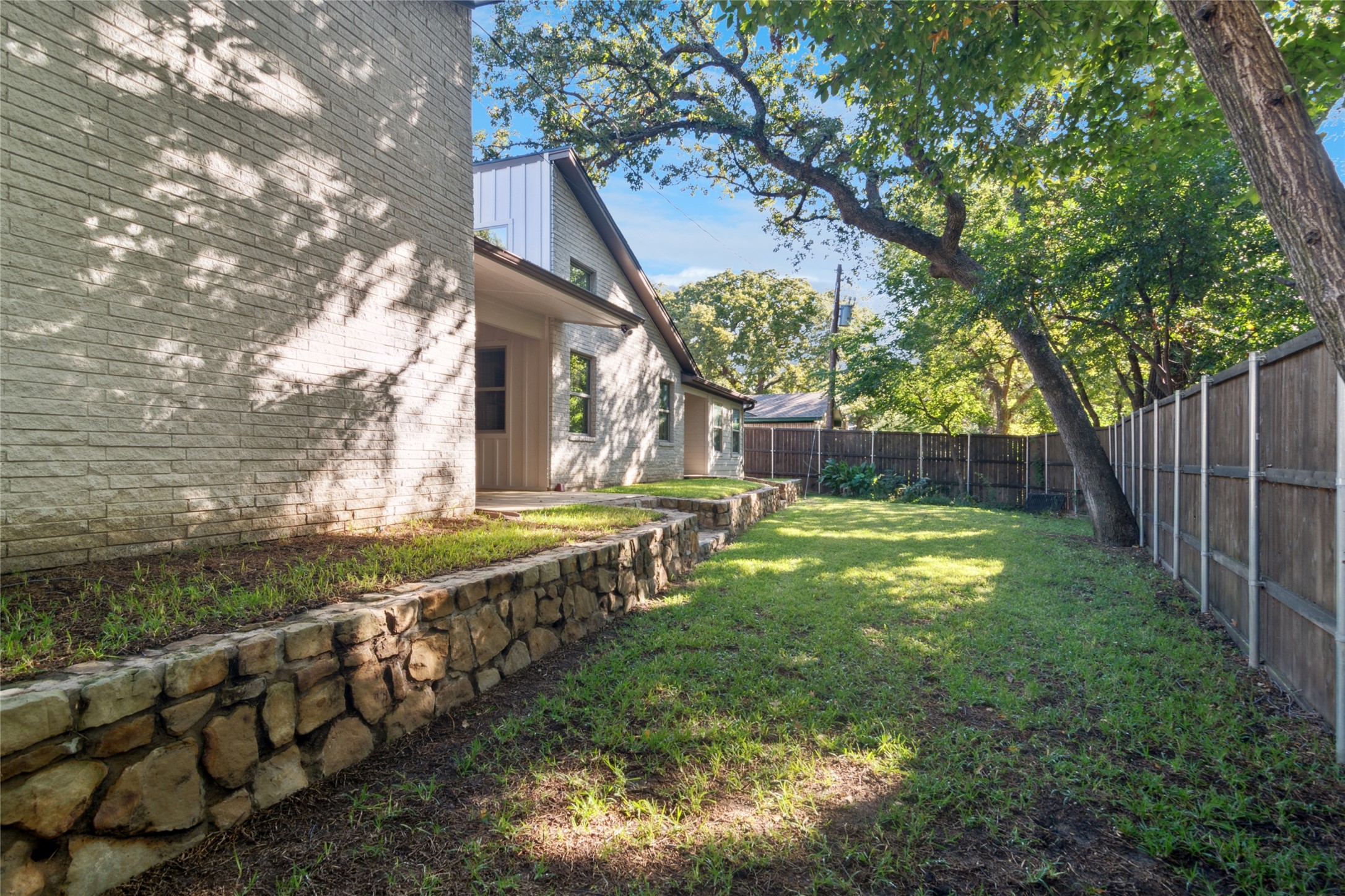 Highland Village, Texas, 75077, United States, 4 Bedrooms Bedrooms, ,3 BathroomsBathrooms,Residential,For Sale,1989492