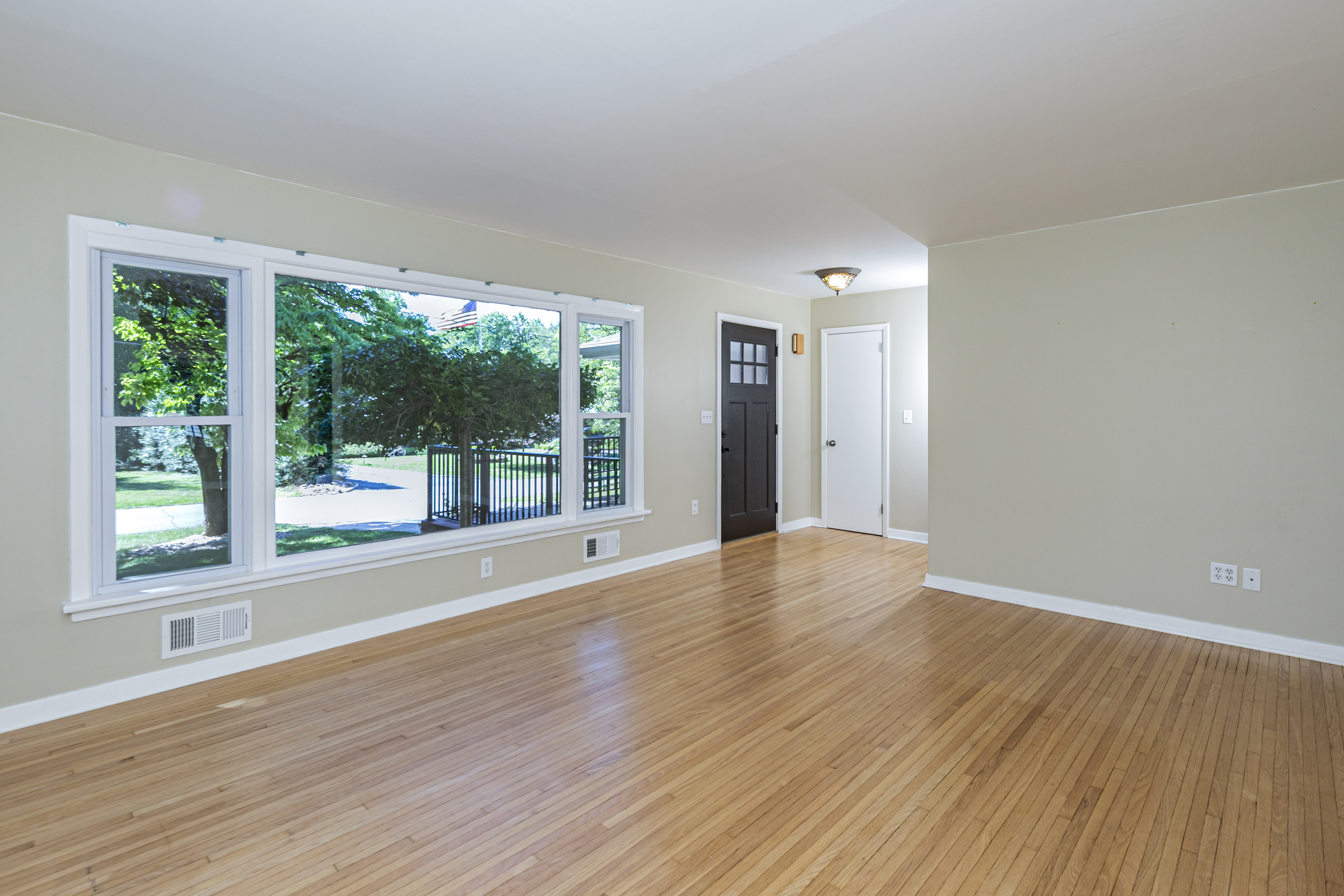  Move-In Ready Ranch in a Terrific Location - 物件實景