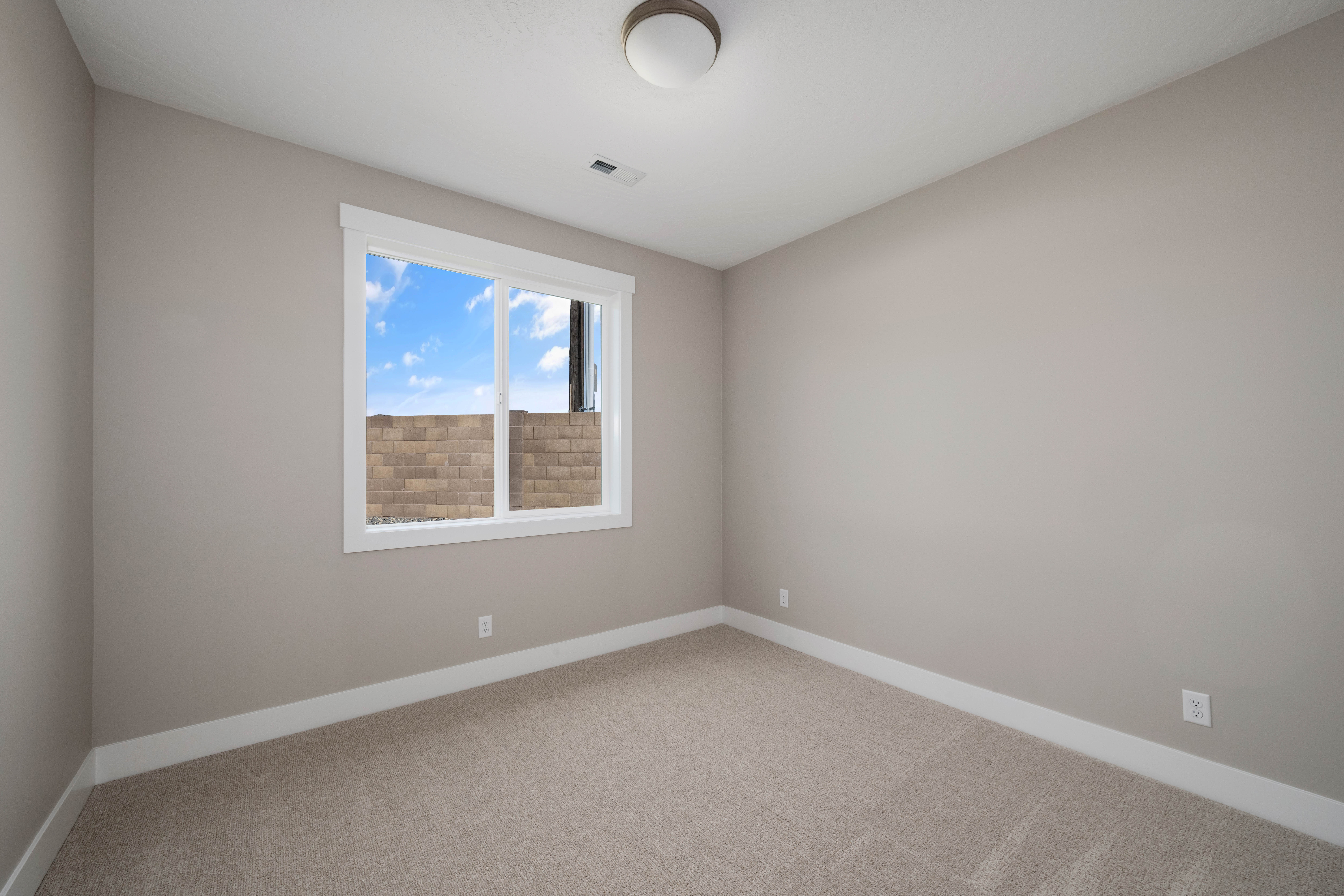  CORNER LOT - 物件實景