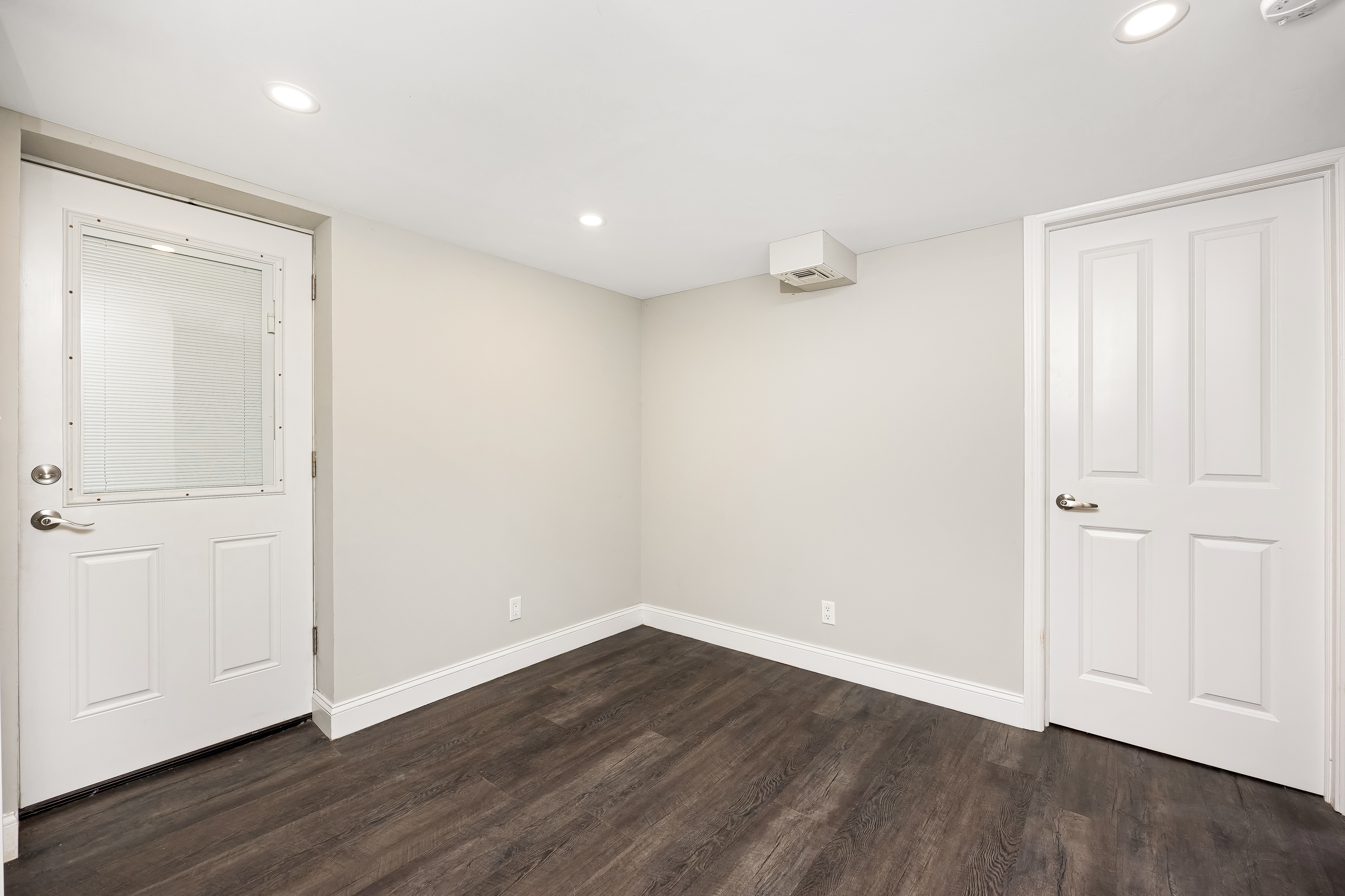 Deer Park, New York, 11729, United States, 3 Bedrooms Bedrooms, ,2 BathroomsBathrooms,Residential,For Sale,1915383