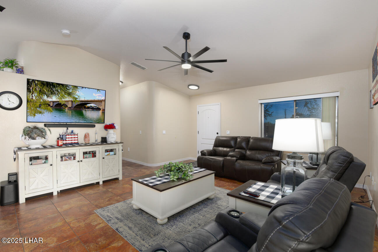 Lake Havasu City, Arizona, 86403, United States, 3 Bedrooms Bedrooms, ,2 BathroomsBathrooms,Residential,For Sale,1990942