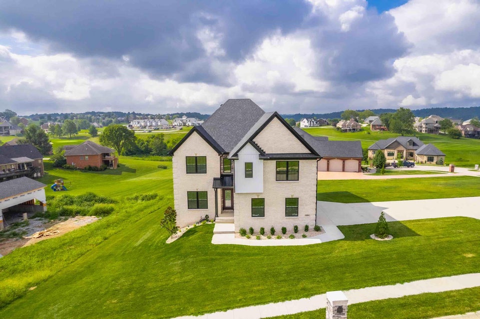 Richmond, Kentucky, 40475, United States, 5 Bedrooms Bedrooms, ,5 BathroomsBathrooms,Residential,For Sale,1881286
