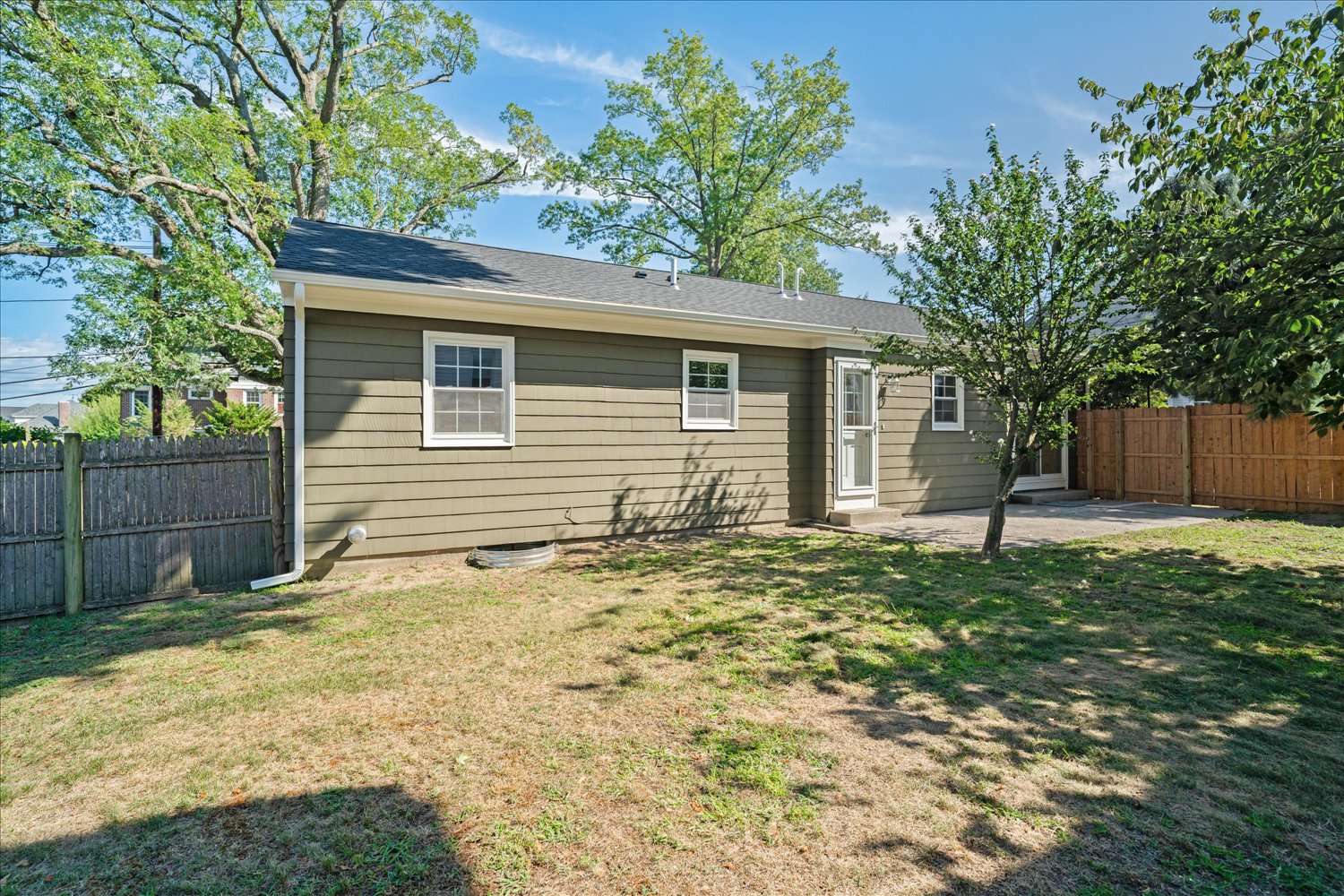 Providence, Rhode Island, 02906, United States, 2 Bedrooms Bedrooms, ,2 BathroomsBathrooms,Residential,For Sale,1943383
