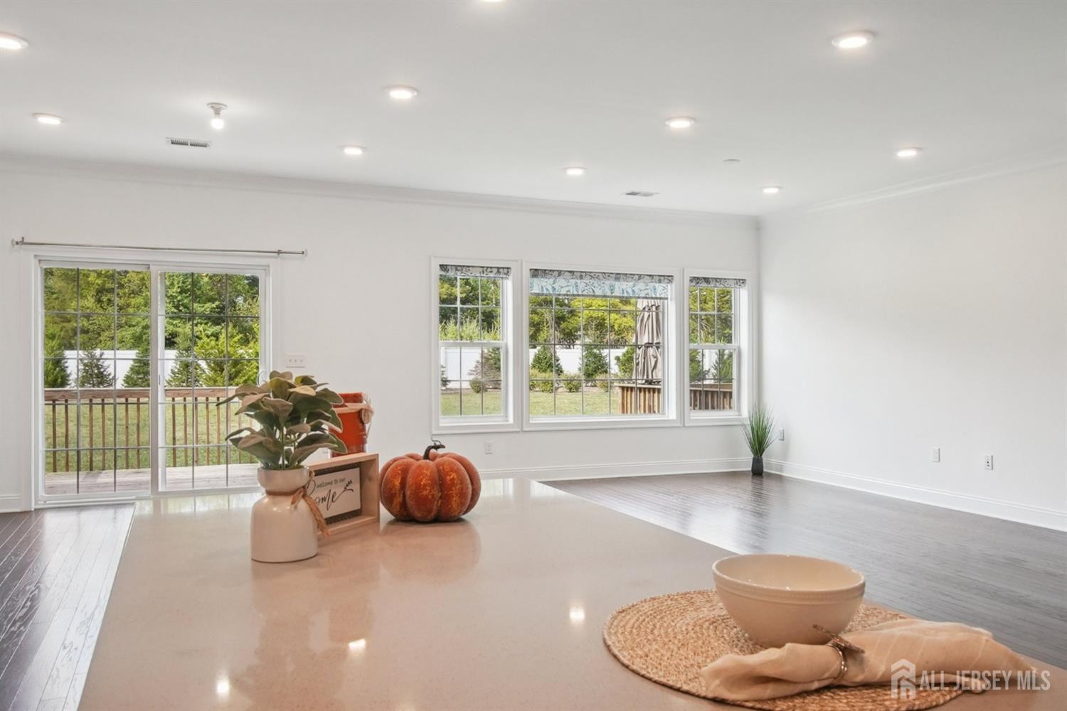 Franklin Twsp, New Jersey, 08873, United States, 2 Bedrooms Bedrooms, ,3 BathroomsBathrooms,Residential,For Sale,2003285