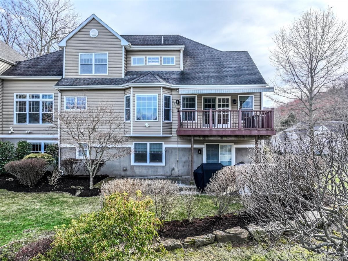 New Milford, Connecticut, 06776, United States, 2 Bedrooms Bedrooms, ,4 BathroomsBathrooms,Residential,For Sale,1938812