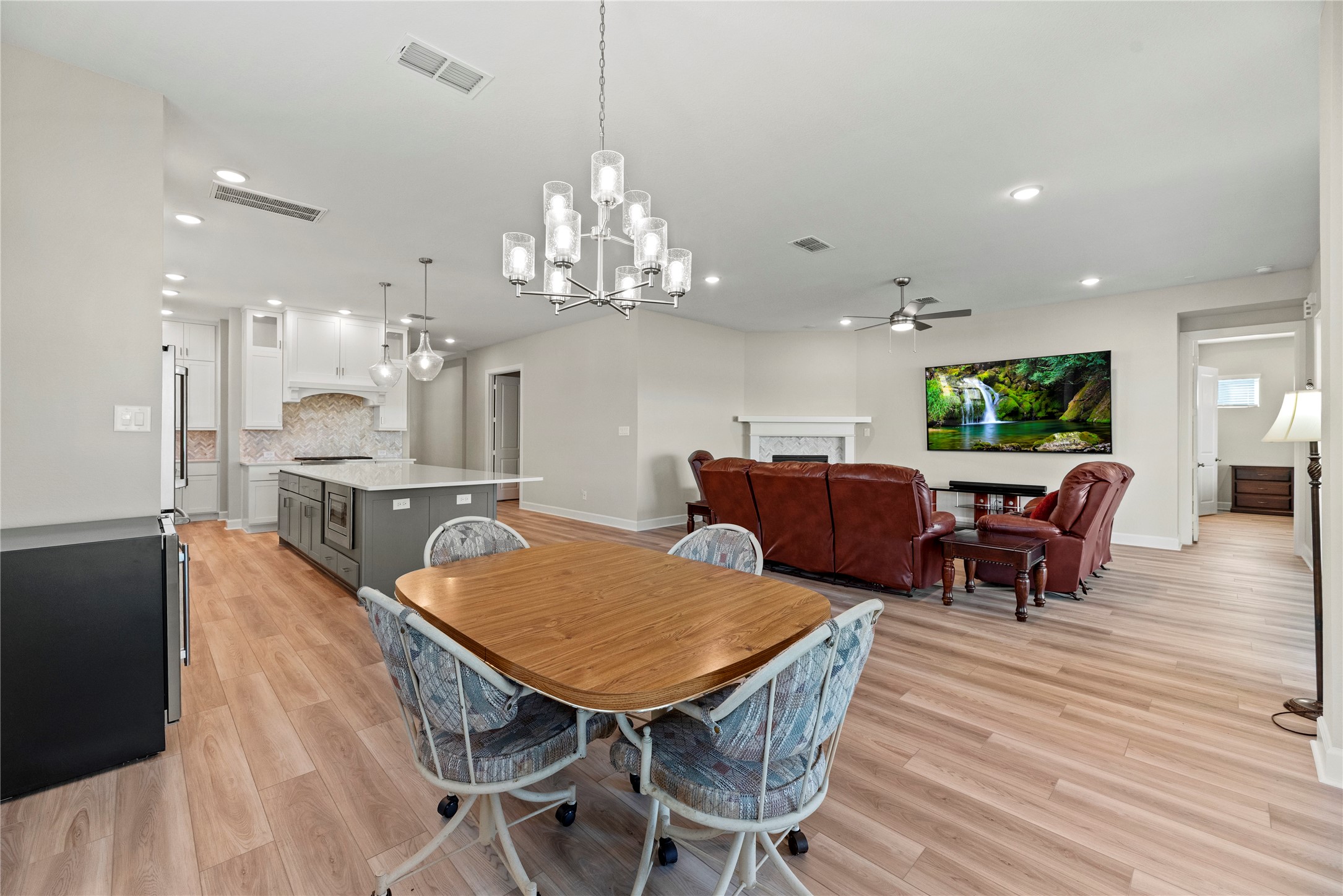 Katy, Texas, 77493, United States, 4 Bedrooms Bedrooms, ,3 BathroomsBathrooms,Residential,For Sale,1988106