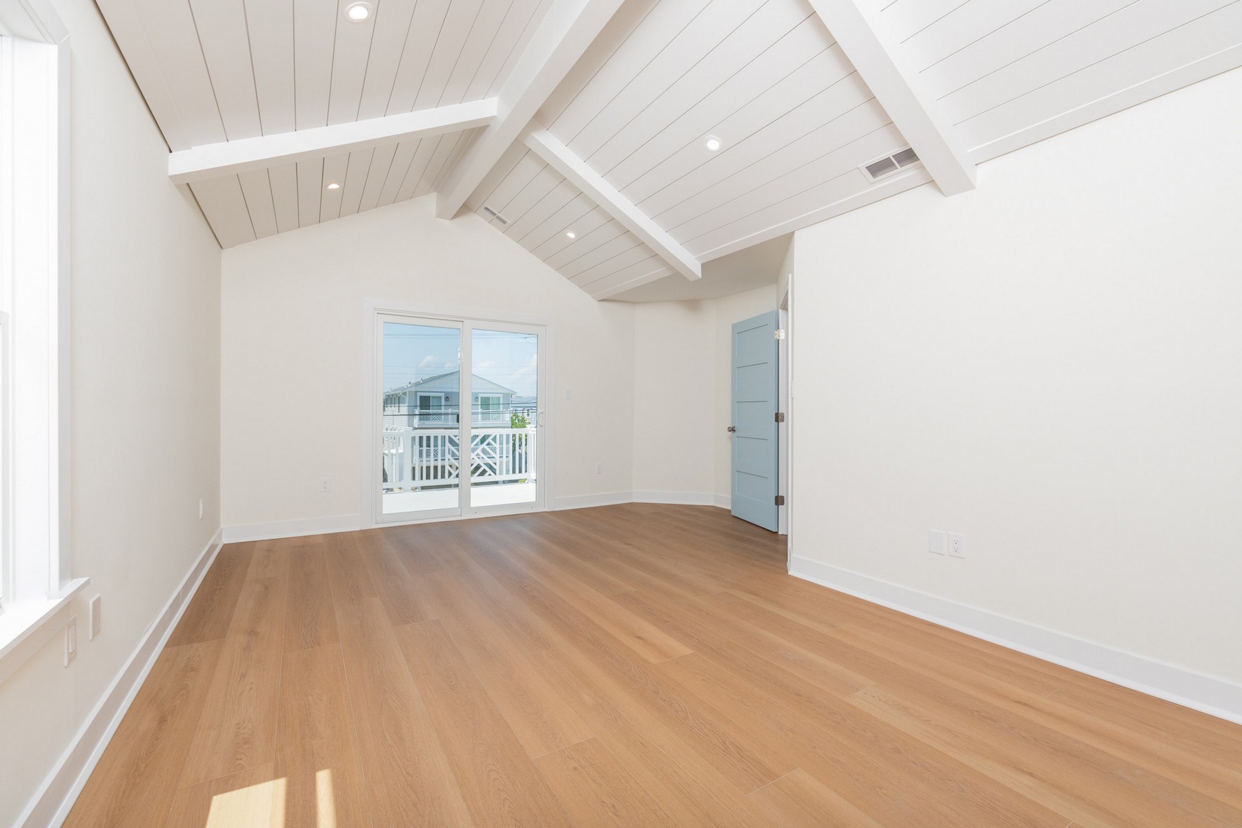  1625 Bay Avenue - 物件實景