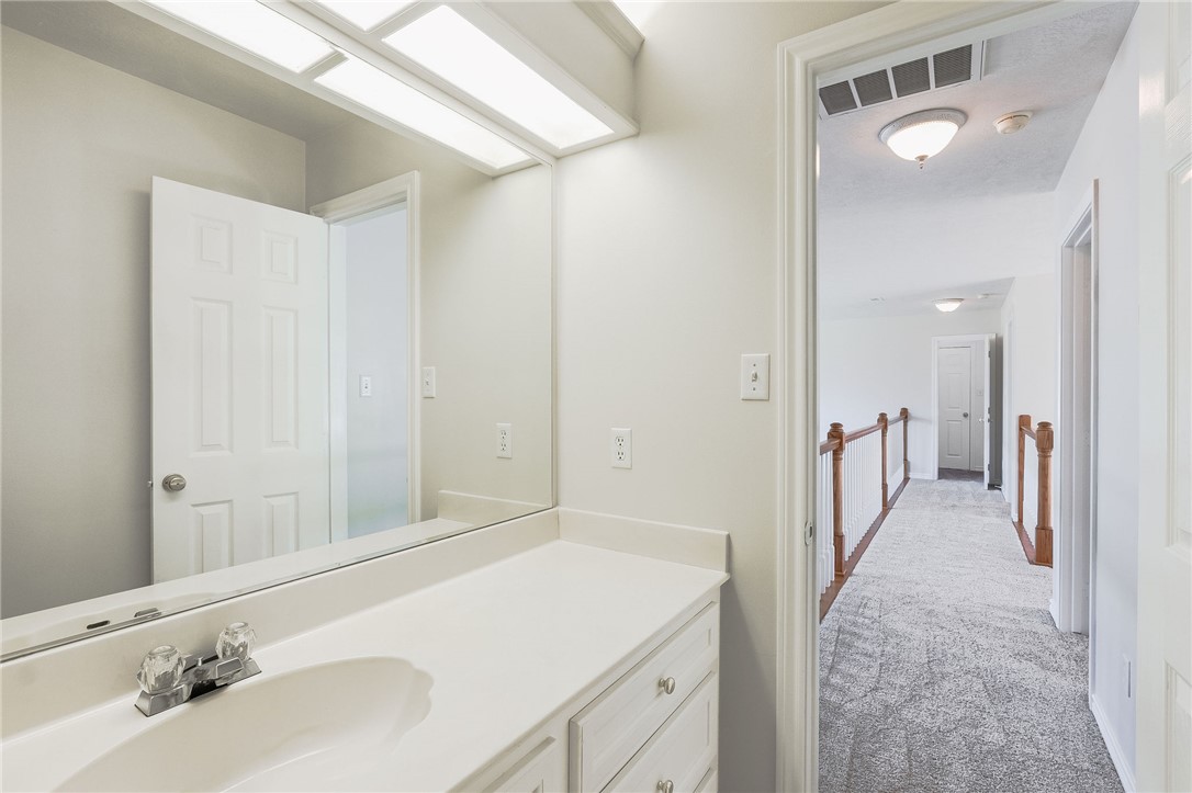 Bryan, Texas, 77808, United States, 3 Bedrooms Bedrooms, ,3 BathroomsBathrooms,Residential,For Sale,1989351