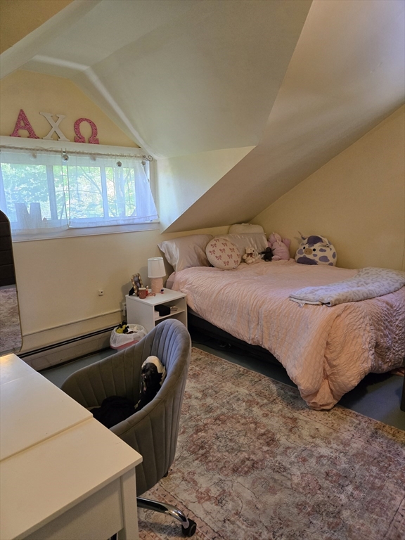 Amherst, Massachusetts, 01002, United States, 5 Bedrooms Bedrooms, ,2 BathroomsBathrooms,Residential,For Sale,1979386