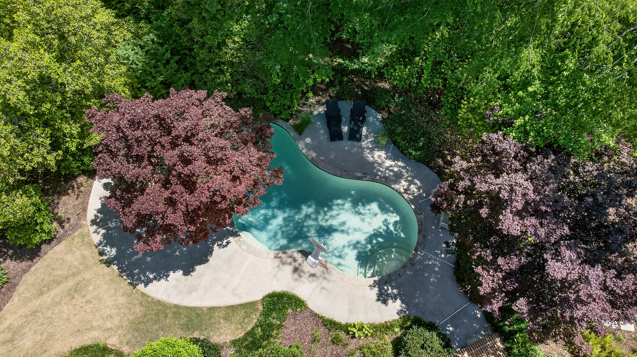 Exceptional Estate with Pool Nestled on 2+/- Private Acres Near Chastain Park - 物件實景