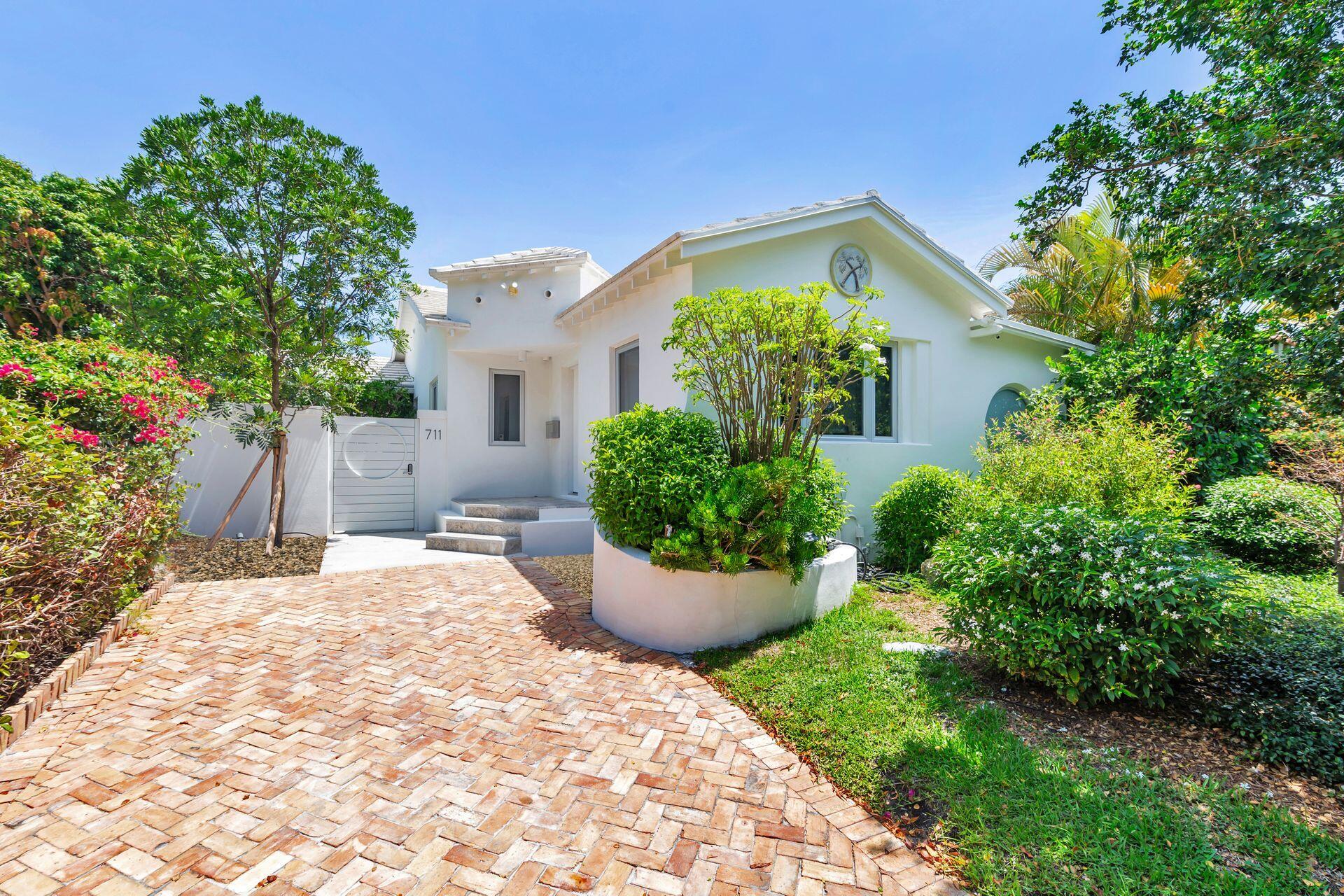 West Palm Beach, Florida, 33401, United States, 2 Bedrooms Bedrooms, ,3 BathroomsBathrooms,Residential,For Sale,2001645