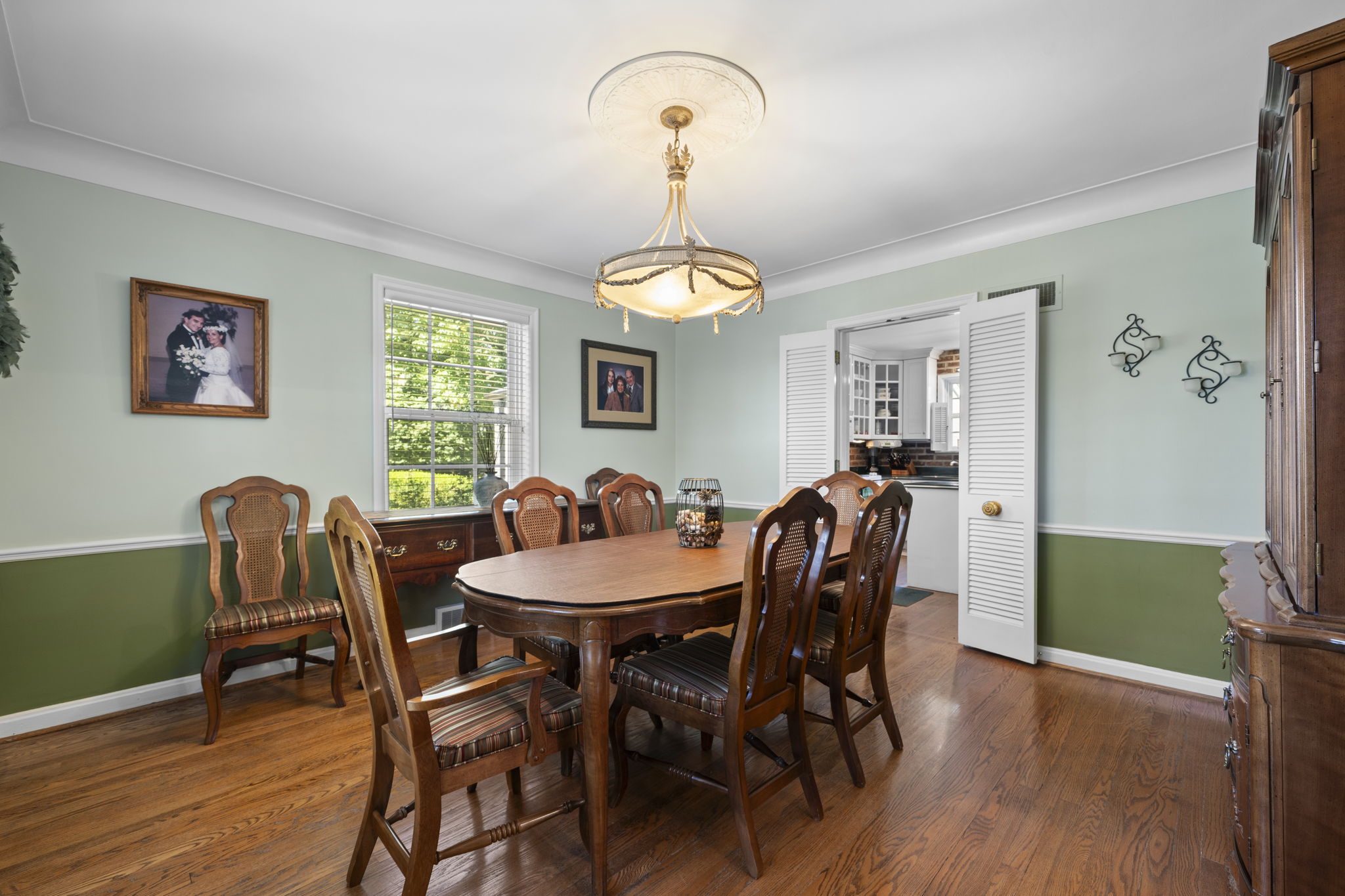  This classic Berkshire home offers curb appeal galore - 物件實景