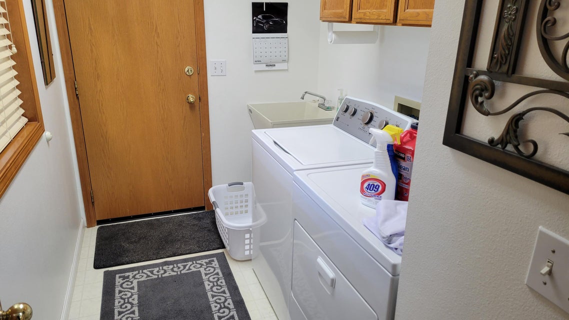 Prineville, Oregon, 97754, United States, 3 Bedrooms Bedrooms, ,2 BathroomsBathrooms,Residential,For Sale,1901571