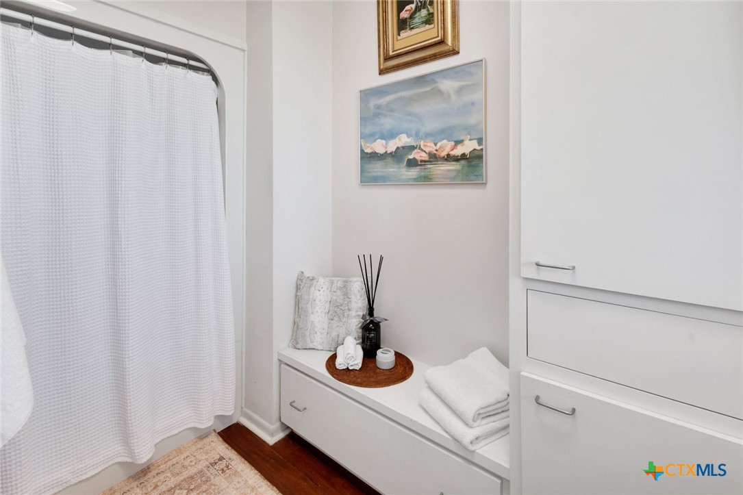 Port O'Connor, Texas, 77982, United States, 5 Bedrooms Bedrooms, ,3 BathroomsBathrooms,Residential,For Sale,1989061