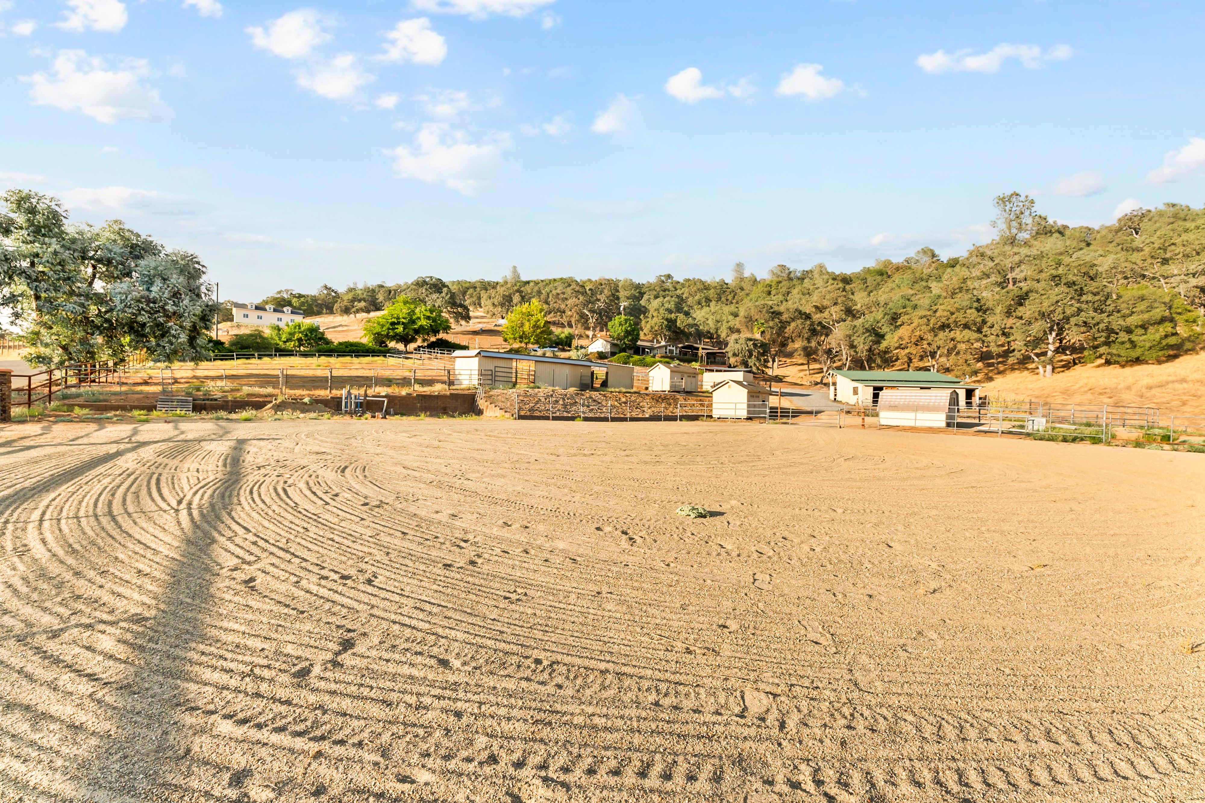  California Equestrian Property with ADU, Horse Arena & Pool - 物件實景