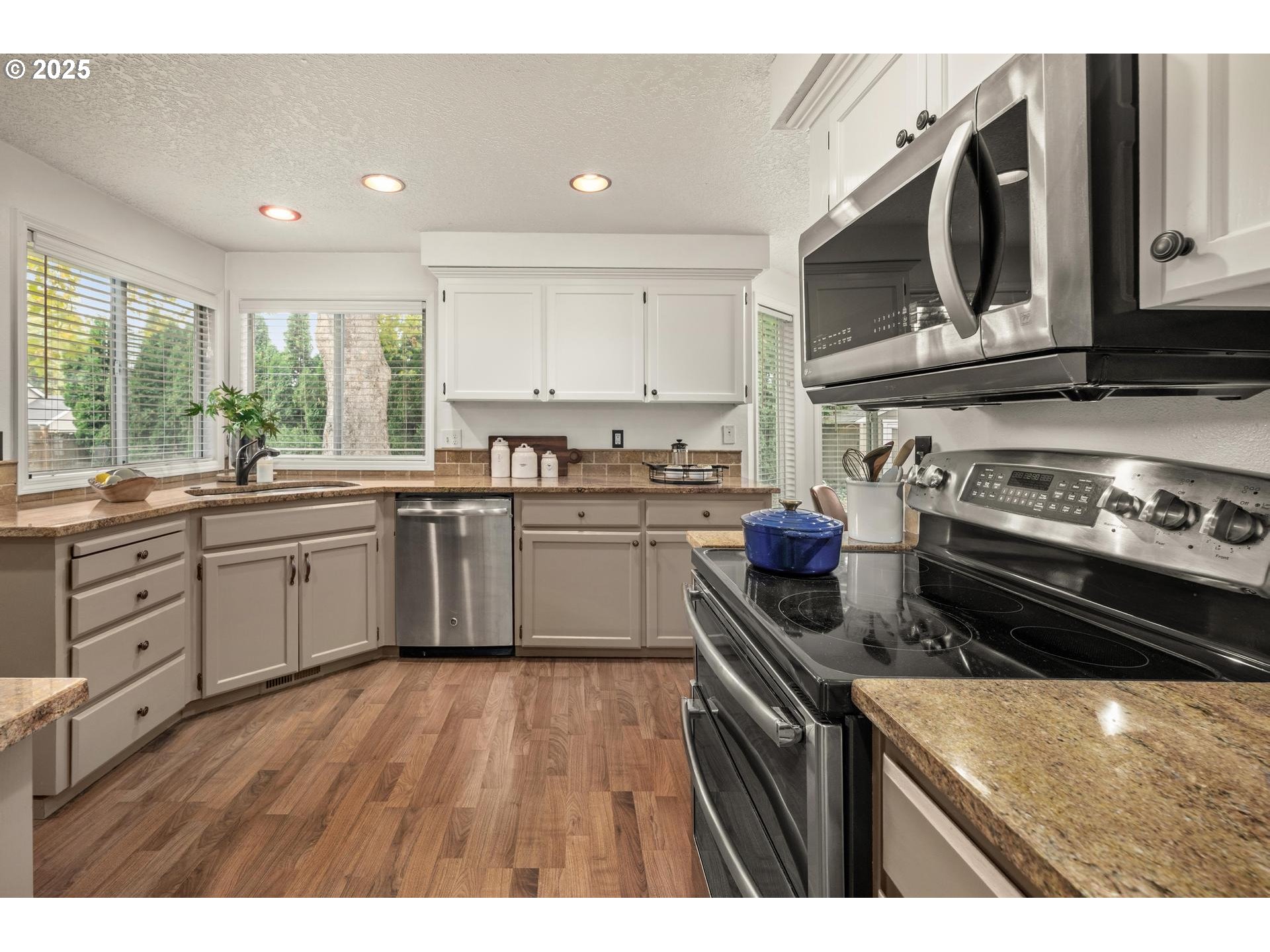 Hillsboro, Oregon, 97124, United States, 3 Bedrooms Bedrooms, ,2 BathroomsBathrooms,Residential,For Sale,1865919