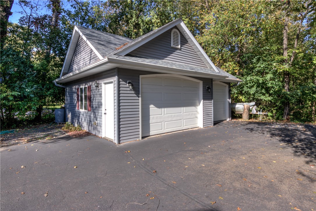 Eau Claire, Wisconsin, 54701, United States, 5 Bedrooms Bedrooms, ,4 BathroomsBathrooms,Residential,For Sale,1976179