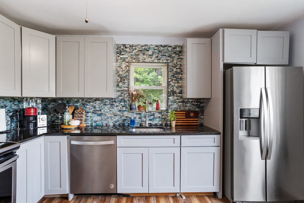 Groton, Massachusetts, 01450, United States, 3 Bedrooms Bedrooms, ,2 BathroomsBathrooms,Residential,For Sale,1983449