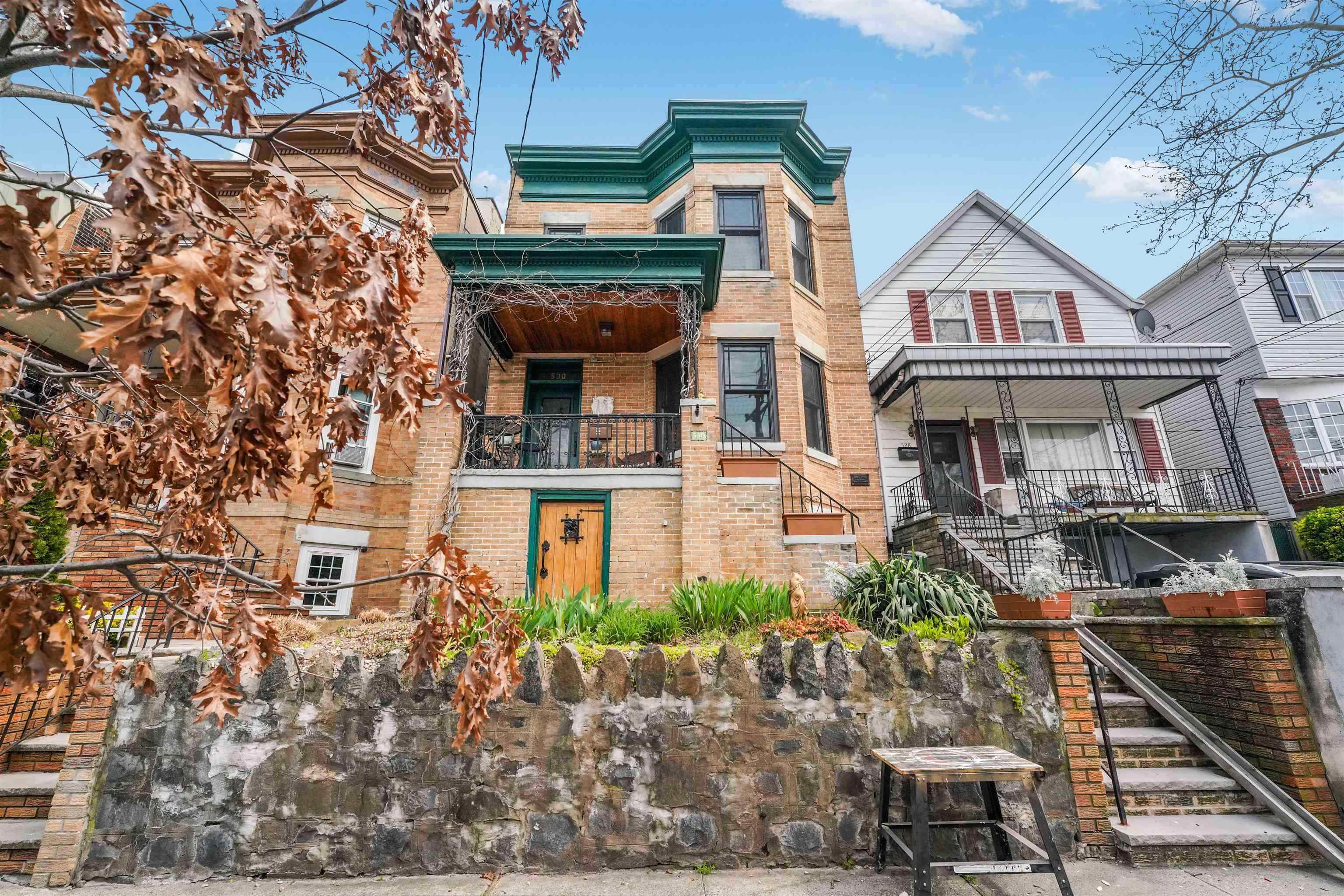 Jersey City, New Jersey, 07307, United States, 5 Bedrooms Bedrooms, ,2 BathroomsBathrooms,Residential,For Sale,1988239