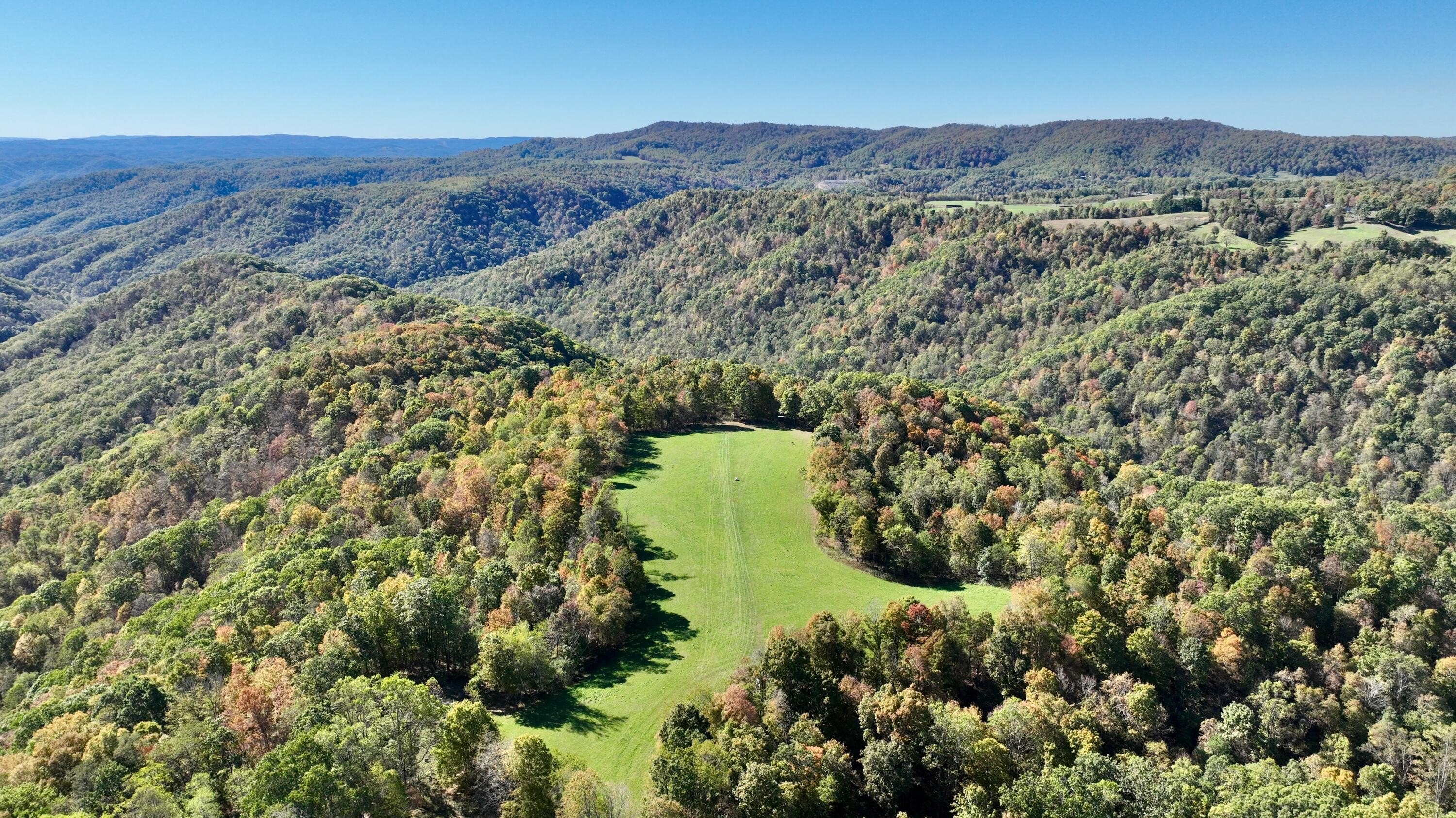 Hinton, West Virginia, 25951, United States, 3 Bedrooms Bedrooms, ,3 BathroomsBathrooms,Residential,For Sale,1770646