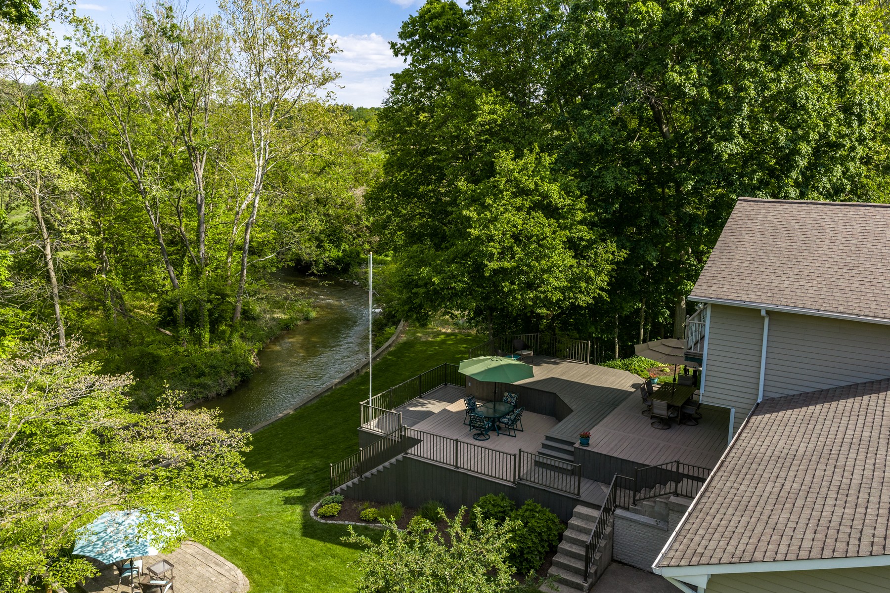 Exceptional Four Bedroom Home Set Along a Winding Creek - 物件實景