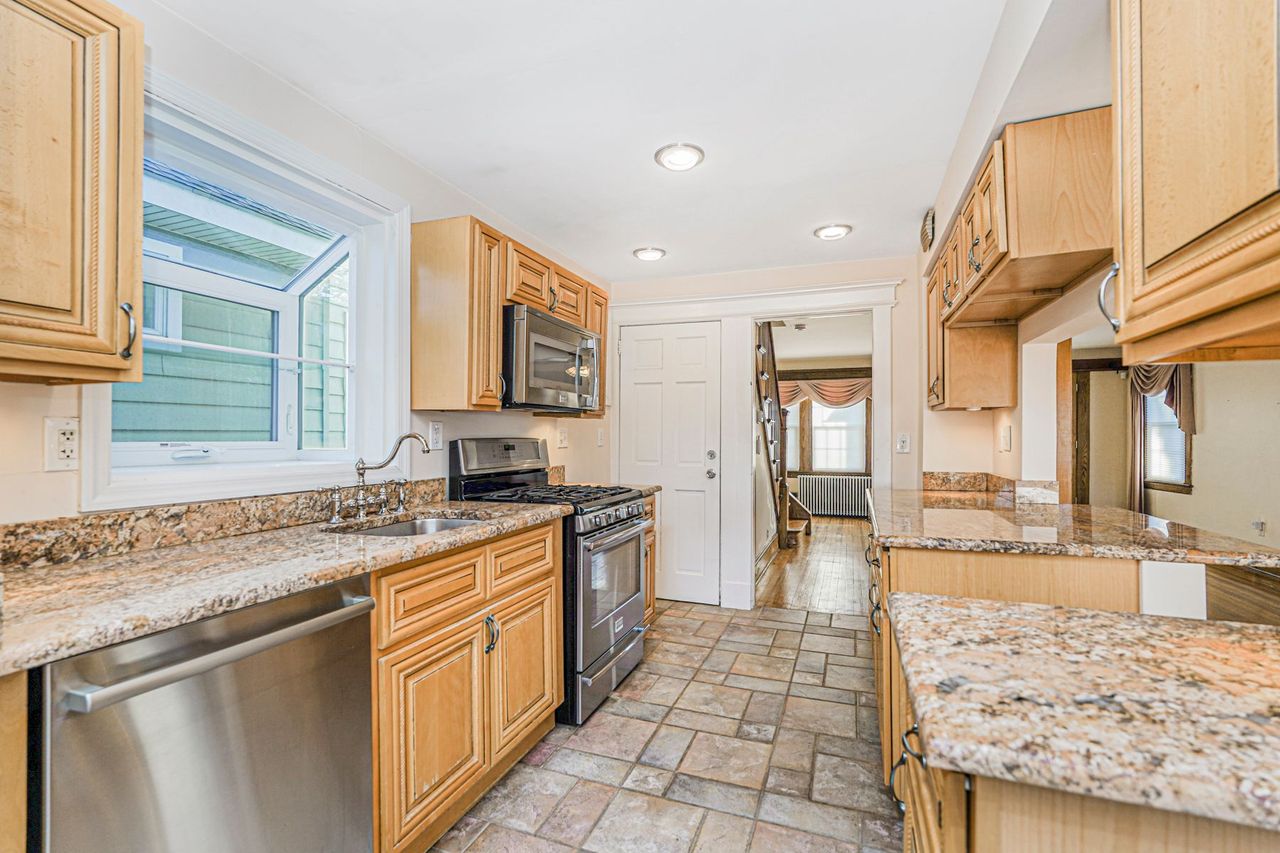 Staten Island, New York, 10314, United States, 3 Bedrooms Bedrooms, ,2 BathroomsBathrooms,Residential,For Sale,1996455