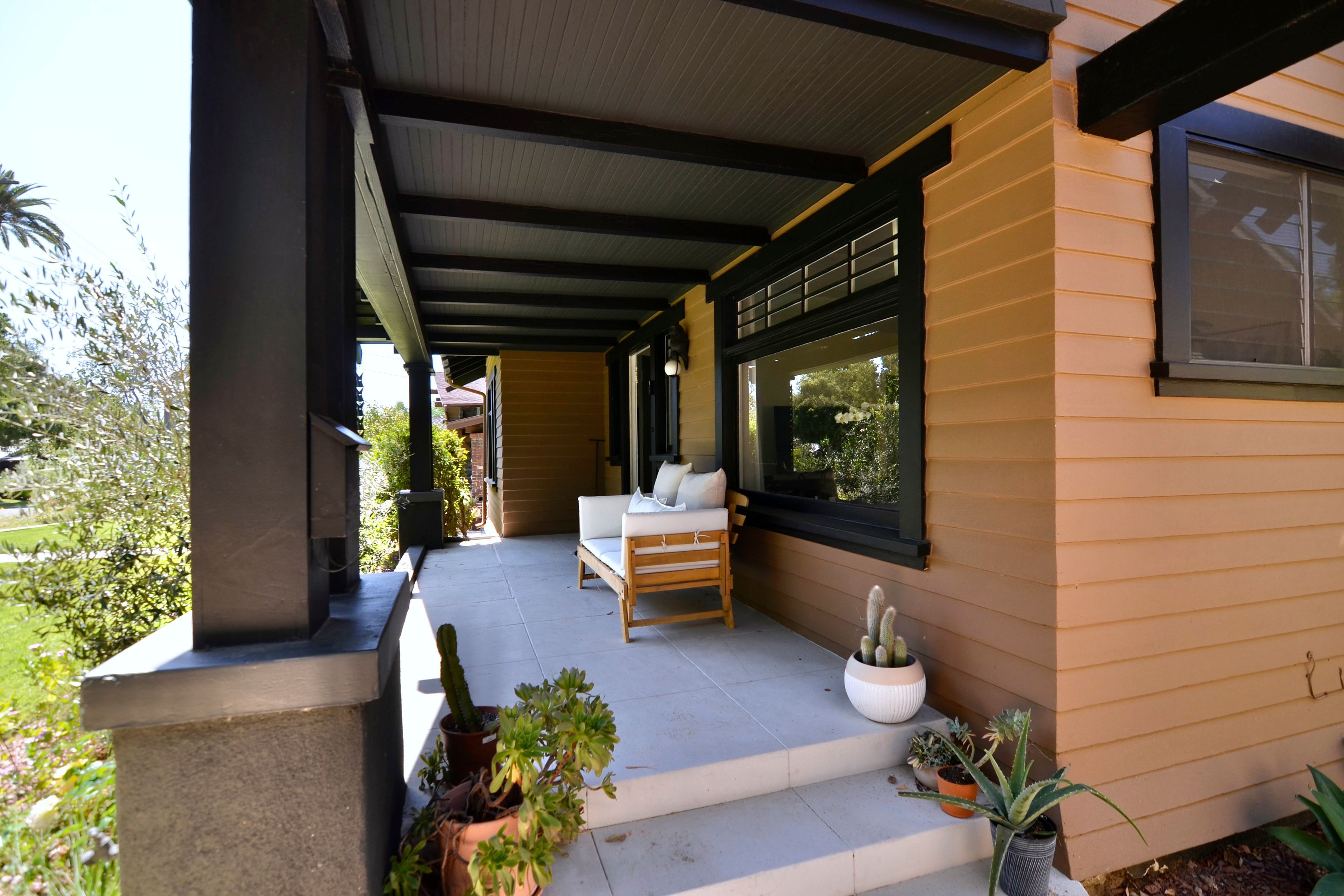  889 North Chester Avenue - 物件實景