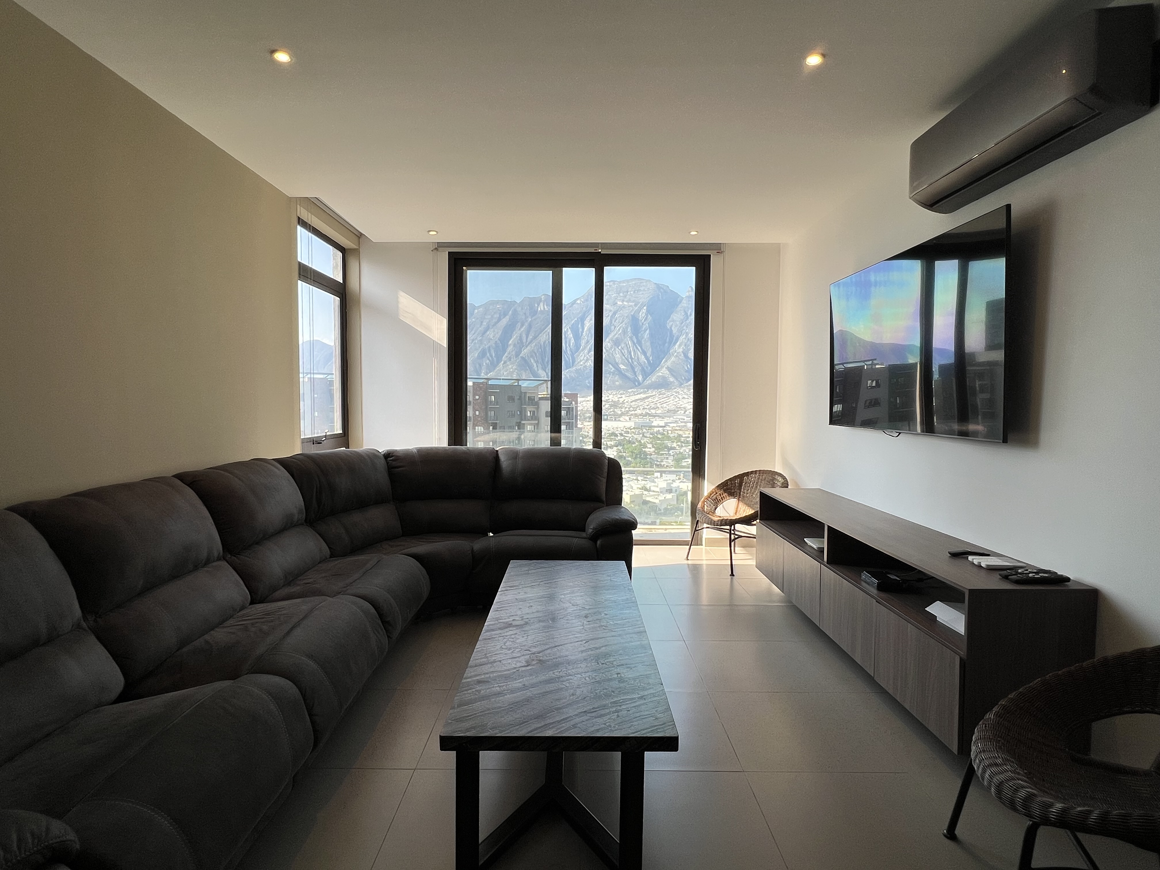  Modern Turnkey Apartment with Panoramic Mountain Views - 物件實景