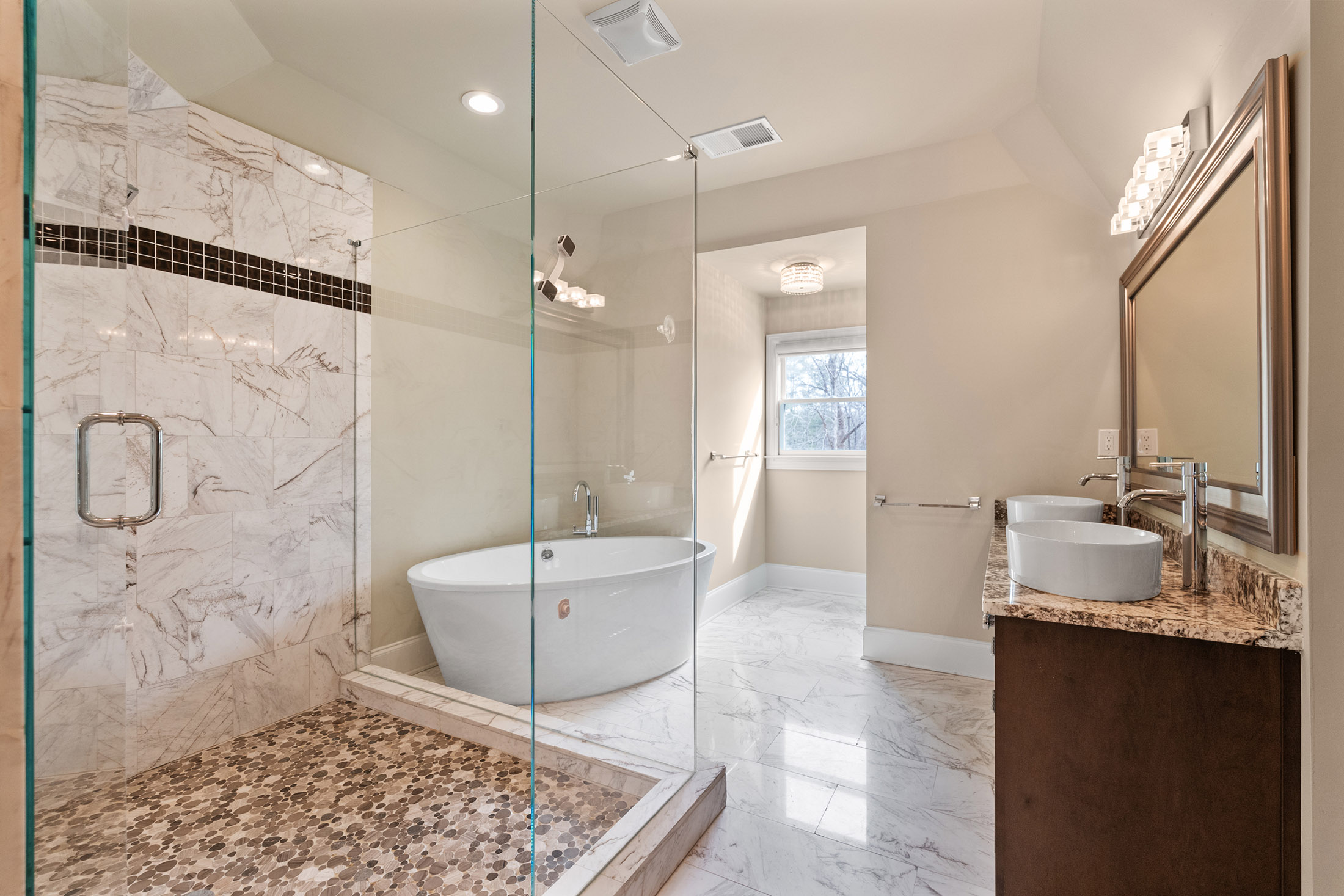  An Reminiscent of Old-World Charm Meets Modern Luxury on This Milton Estate - 物件實景