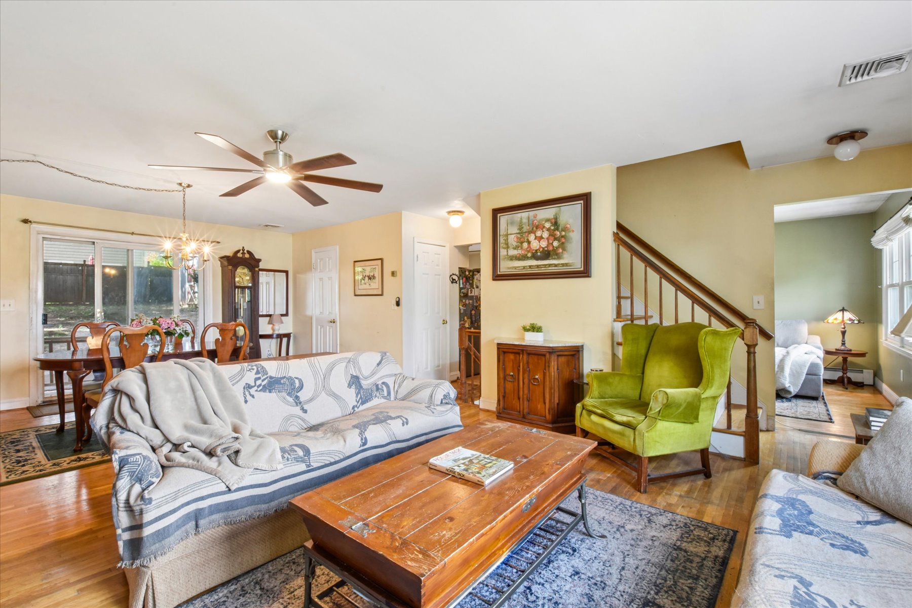  Opportunity Awaits to Reimagine Renovate and Make this Cape Cod Home Your Own - 物件實景