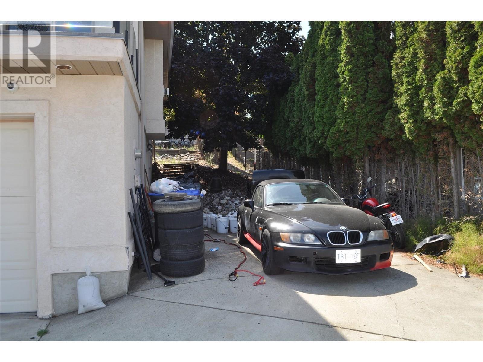 KELOWNA, British Columbia, V1W 4K4, CA, 3 Bedrooms Bedrooms, ,3 BathroomsBathrooms,Residential,For Sale,1906808