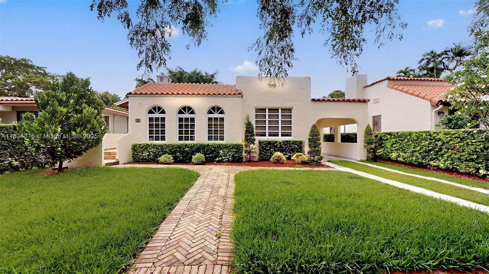 Coral Gables, Florida, 33134, United States, 2 Bedrooms Bedrooms, ,2 BathroomsBathrooms,Residential,For Sale,1989880